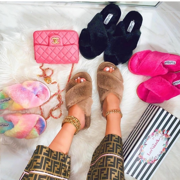 Fluffy criss cross tan Slides - Picture 3 of 7